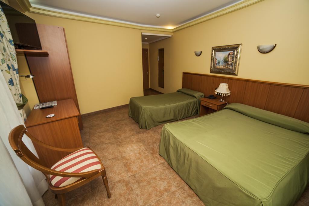 Hotel Real De Castilla Тордесільяс Номер фото