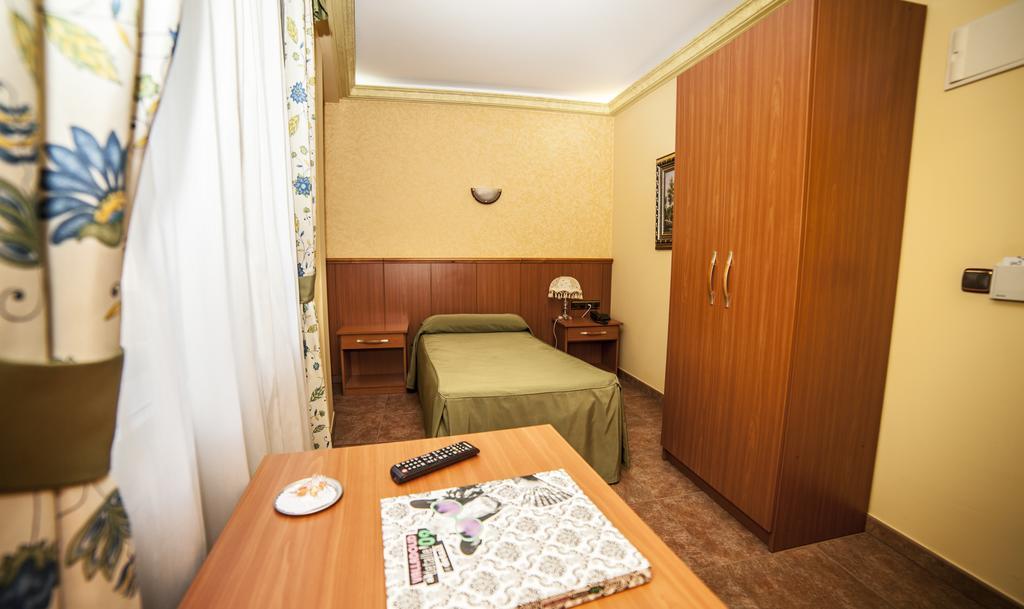 Hotel Real De Castilla Тордесільяс Номер фото