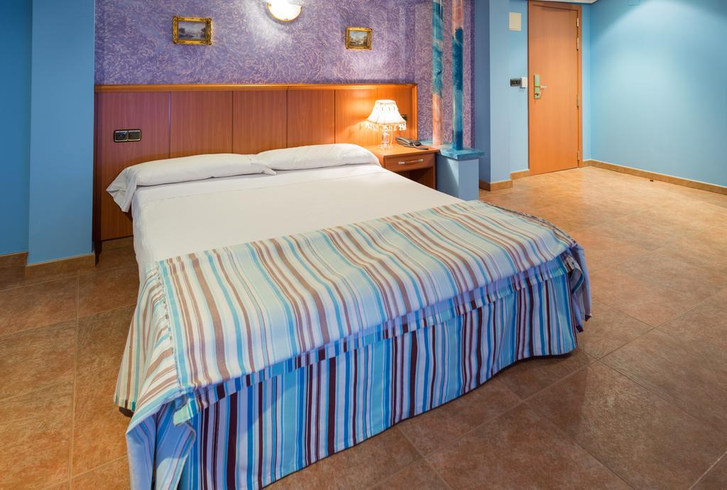 Hotel Real De Castilla Тордесільяс Номер фото