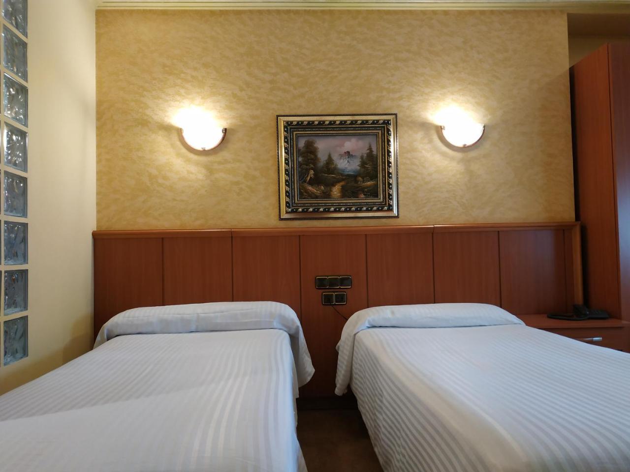 Hotel Real De Castilla Тордесільяс Екстер'єр фото